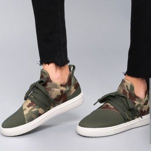 Steve Madden Camo Sneakers 7.5